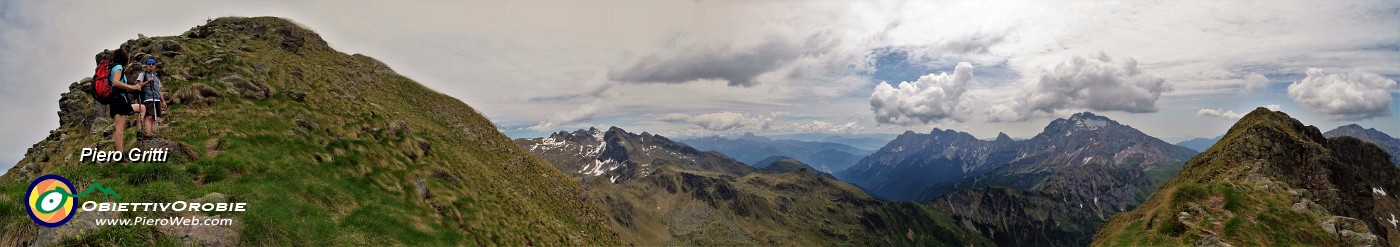 46 In cresta di vetta con vista anche ad est.jpg